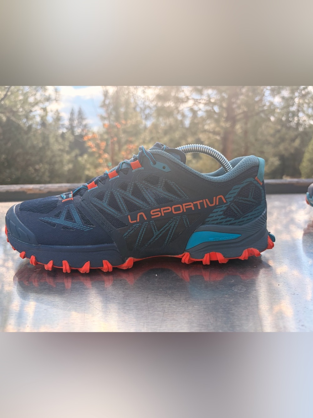 La Sportiva Bushido 3 Wide Trail Shoes Mens size 8.5 - Picture 2 of 7